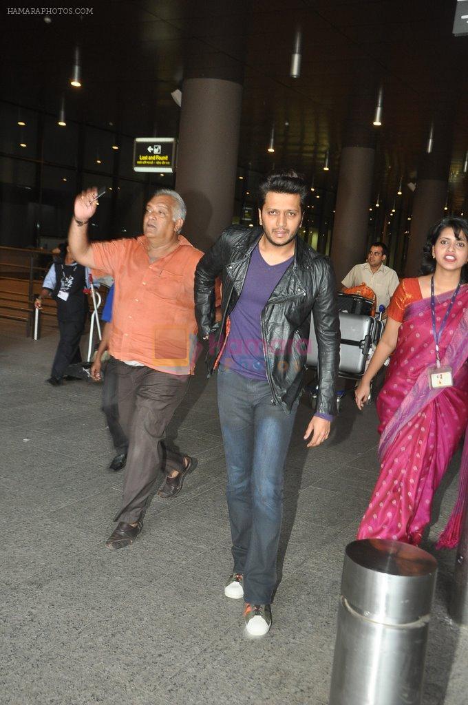 Riteish Deshmukh return from IIFA in Mumbai Airport on 29th April 2014