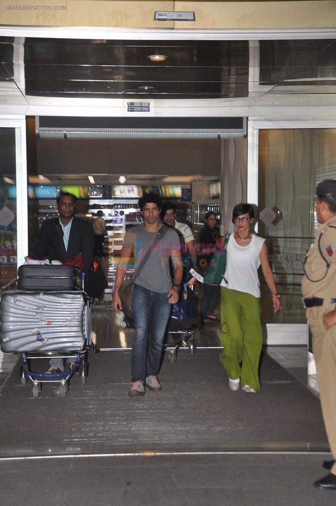 Adhuna Akhtar, Farhan Akhtar return from IIFA in Mumbai Airport on 29th April 2014