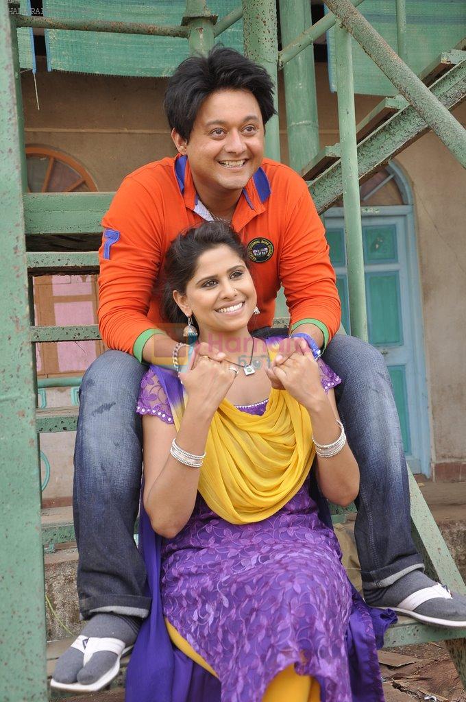 Sai Tamhankar, Swapnil Joshi on location of Pyar Vaali Love Story in Pancel, Mumbai on 10th May 2014