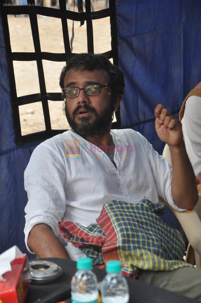 Dibakar Banerjee On location of YRF Detective Byomkesh Bakshy in Byculla, Mumbai on 11th May 2014