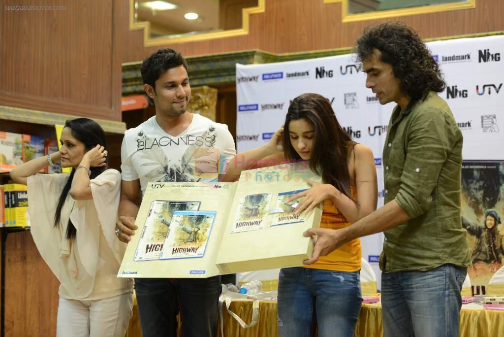 Alia Bhatt, Randeep Hooda, Imtiaz Ali at Highway DVD launch in Mumbai on 13th May 2014