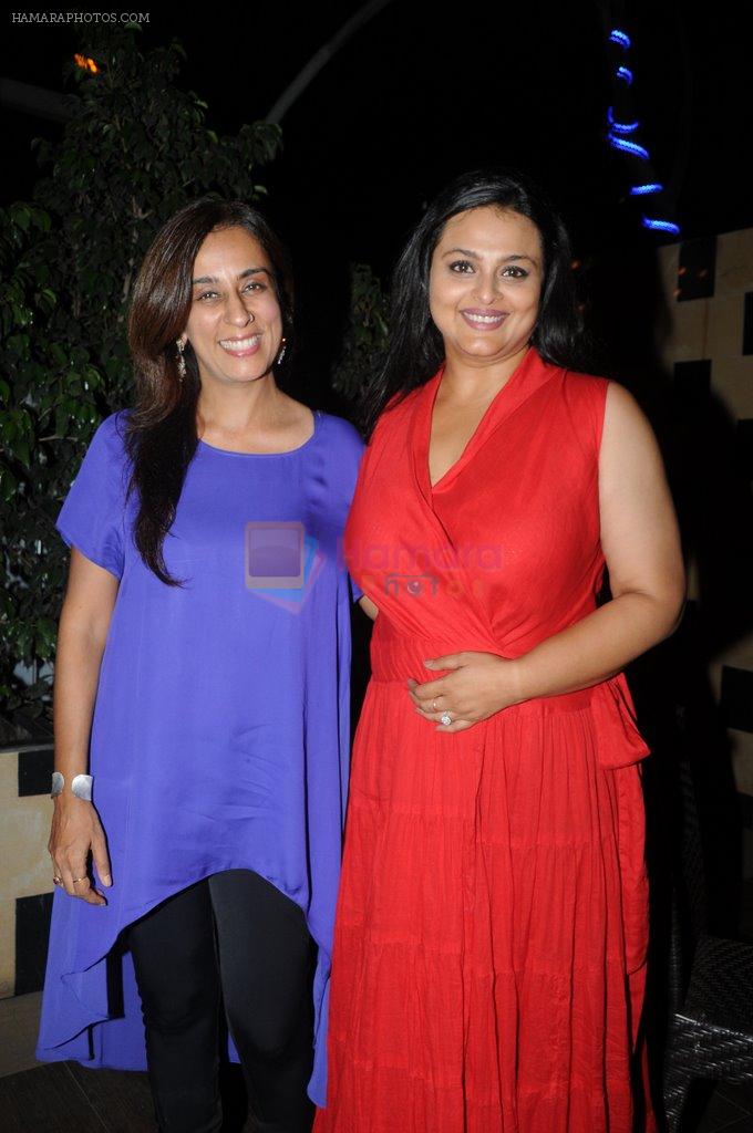 Deeya Singh with Shilpa Shirodkar at Ek Mutthi Aasmaan TV Serial celebration party in Mumbai on 20th May 2014