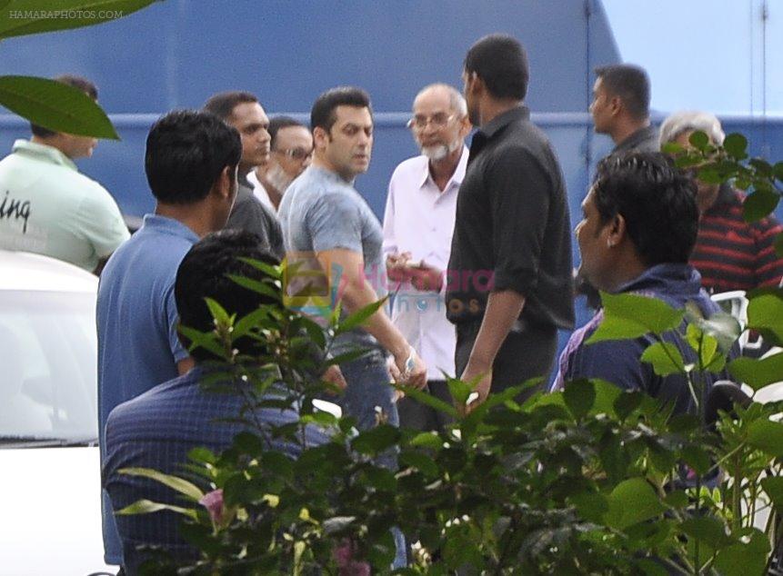 Salman Khan snapped at Mehboob studio in Mumbai on 20th May 2014