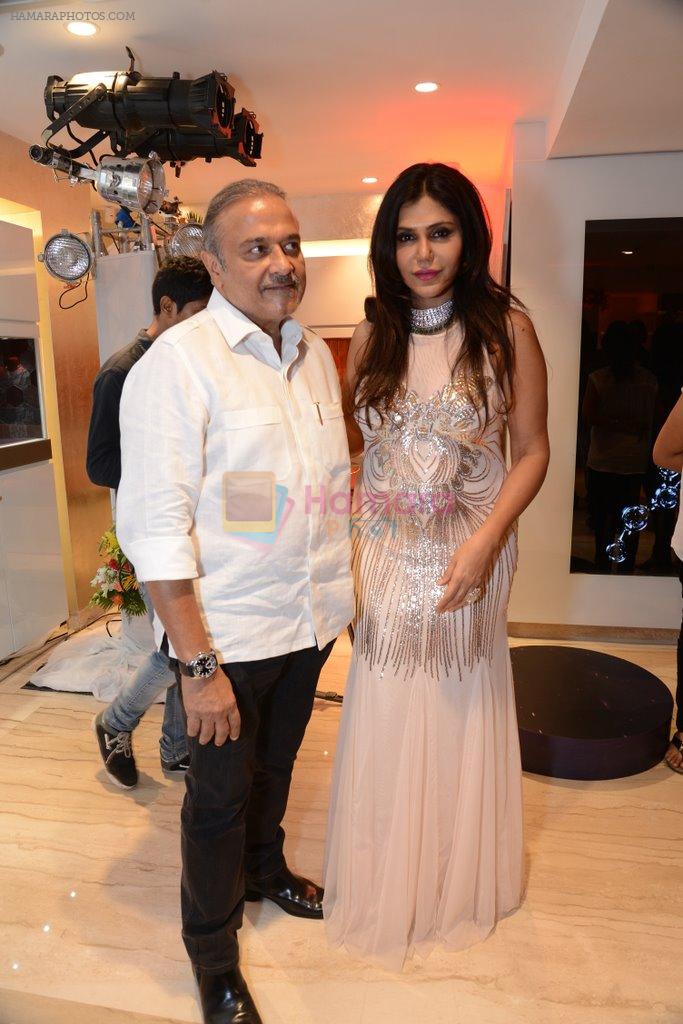 Nisha Jamwal at Zoya launches its new store & stunning new collection Fire in Mumbai on 22nd May 2014