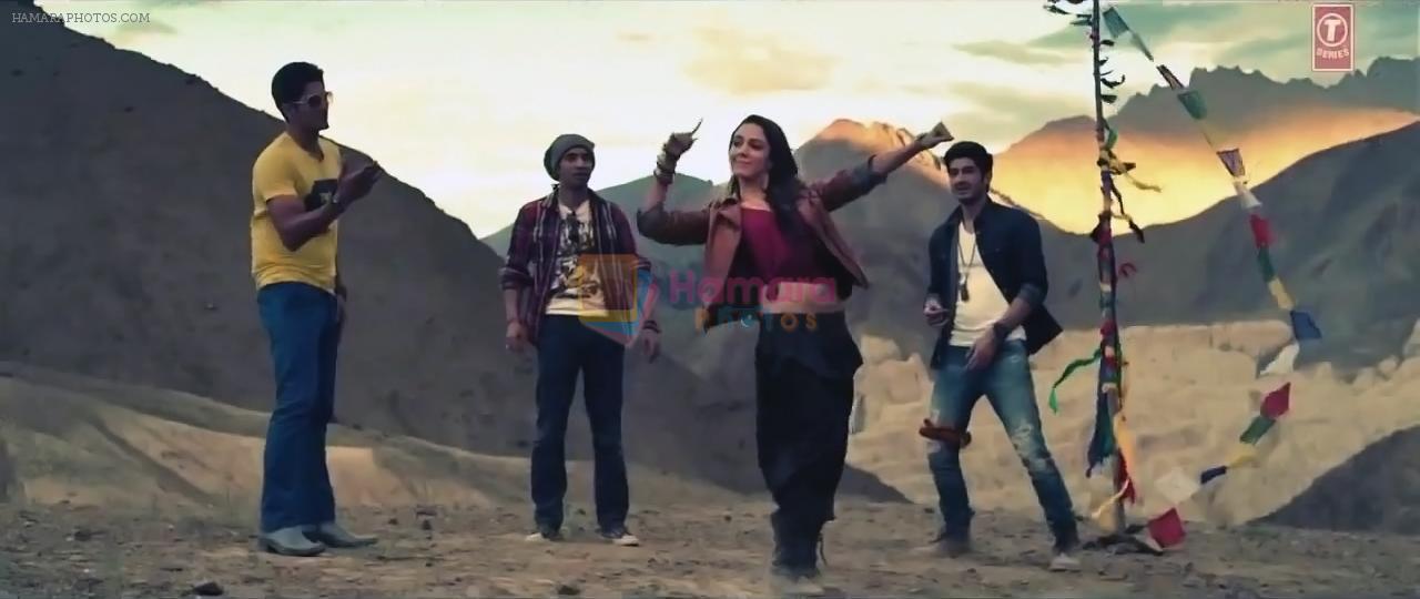 Mohit Marwah, Vijender Singh, Kiara Advani in Banjarey song stills from movie Fugly