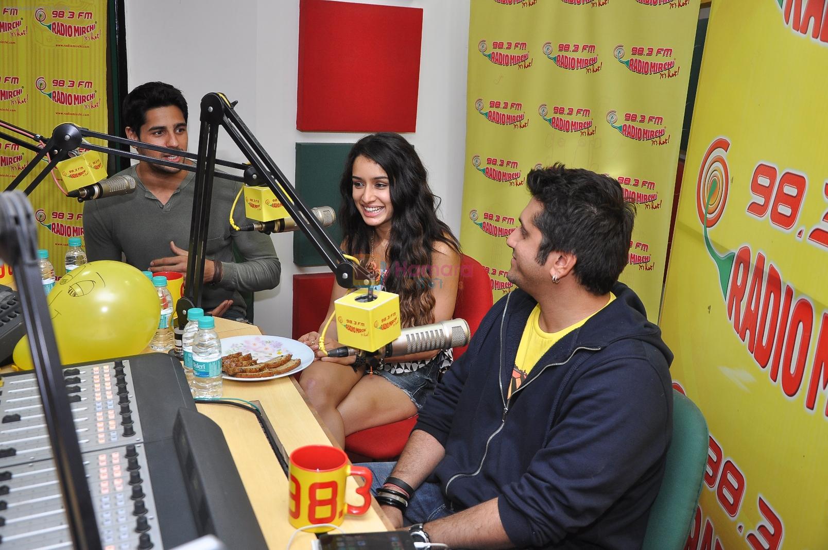Sidharth Malhotra, Shraddha Kapoor and Mohit Suri at Radio Mirchi Mumbai studio for promotion of Ek Villain on 23rd May 2014