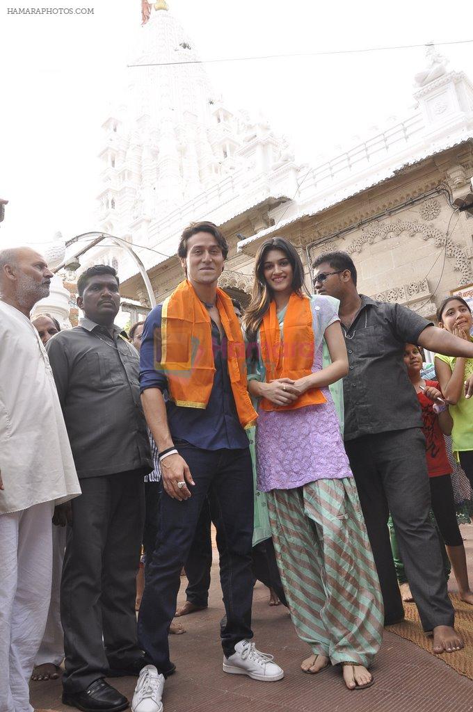 Tiger Shroff and Kirti Sanon pray at Babulnath temple in Mumbai on 26th May 2014