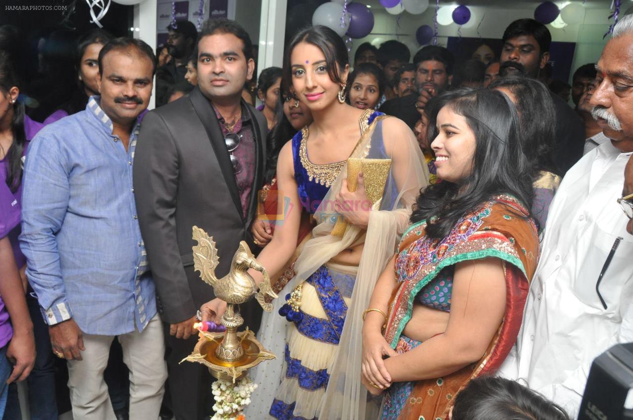Sanjana At Naturals Family Salon Launch