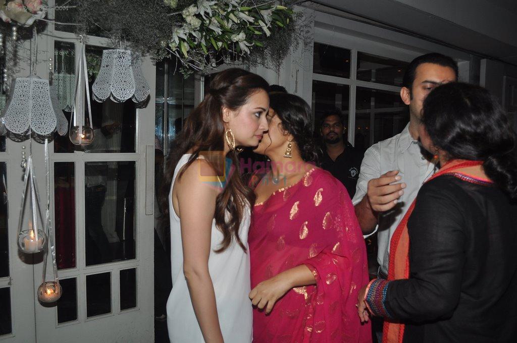 Dia Mirza, Vidya Balan at Shahid Kapoor's bash for dad Pankaj Kapur in Villa 69, Mumbai on 28th May 2014