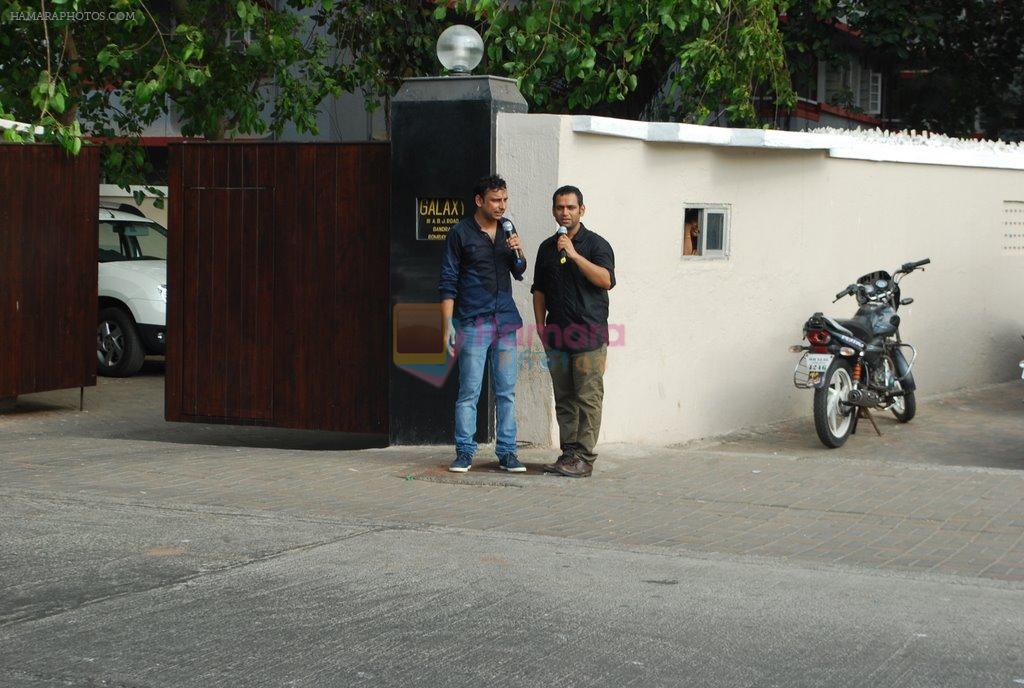Sharib Hashmi at Filmistaan film promotion outside Big, Salman and SRK house in Mumbai on 2nd June 2014