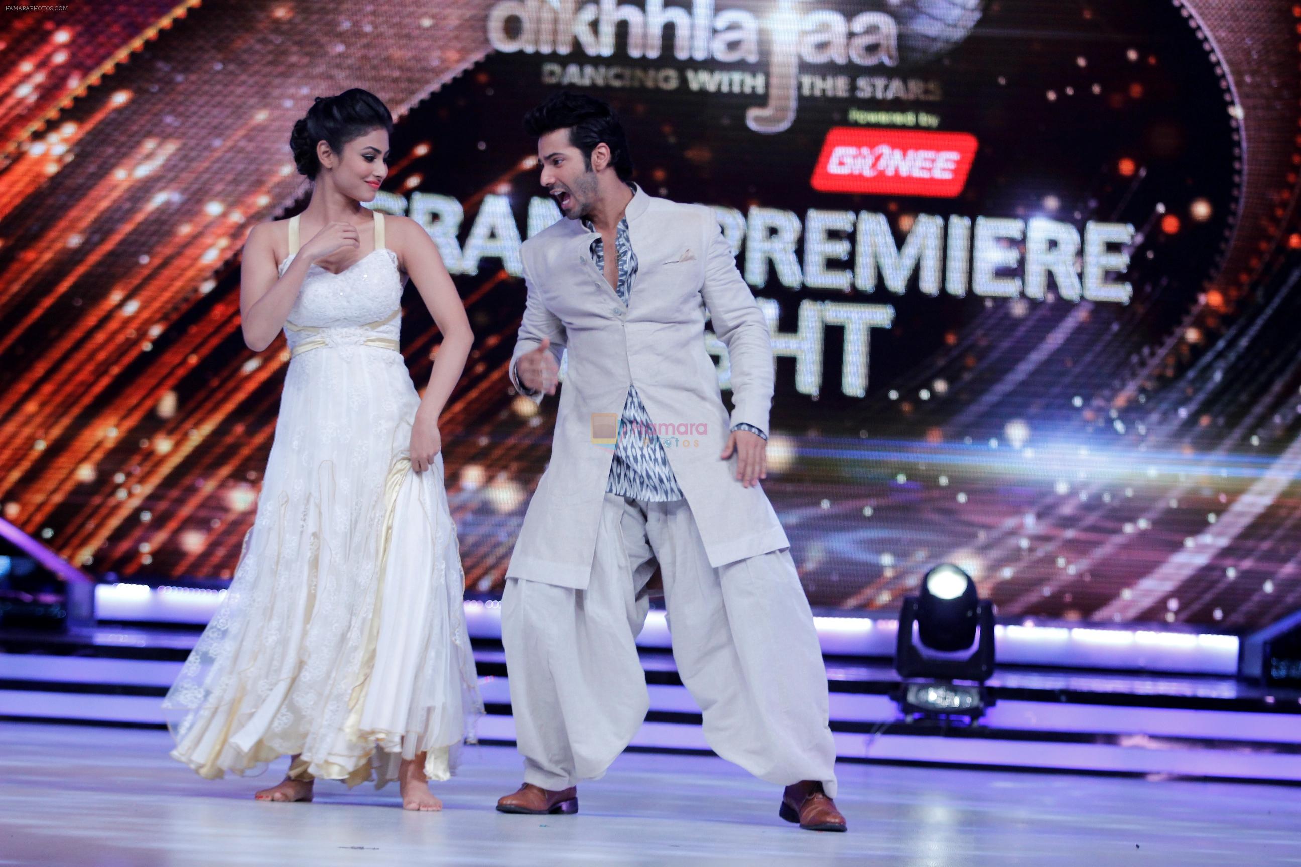 Varun Dhawan dances with contestant Mouni Roy at Jhalak dikhhla jaa season 7 on 3rd June 2014