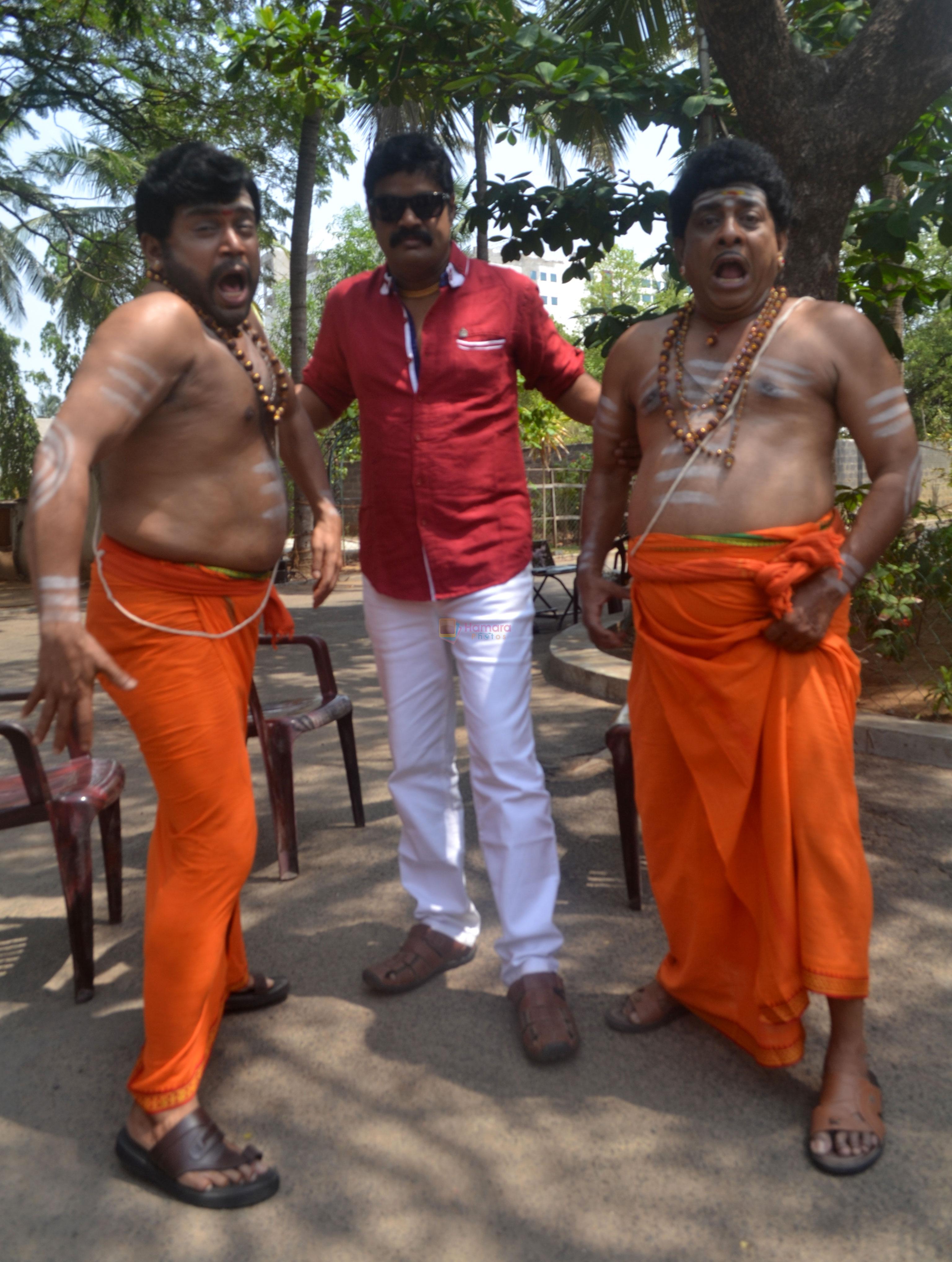 En Vazhi Thani Vazhi Movie still