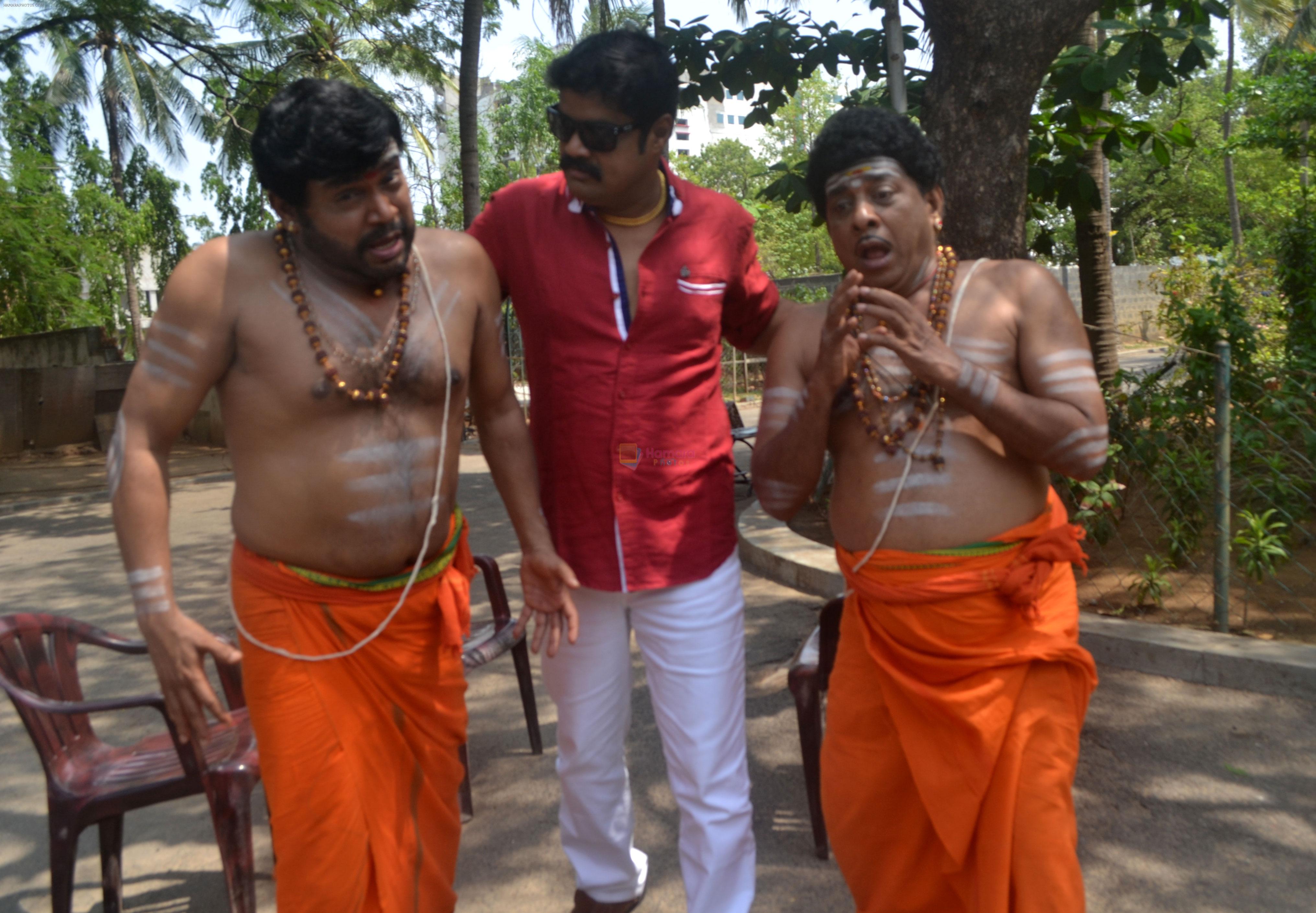 En Vazhi Thani Vazhi Movie still