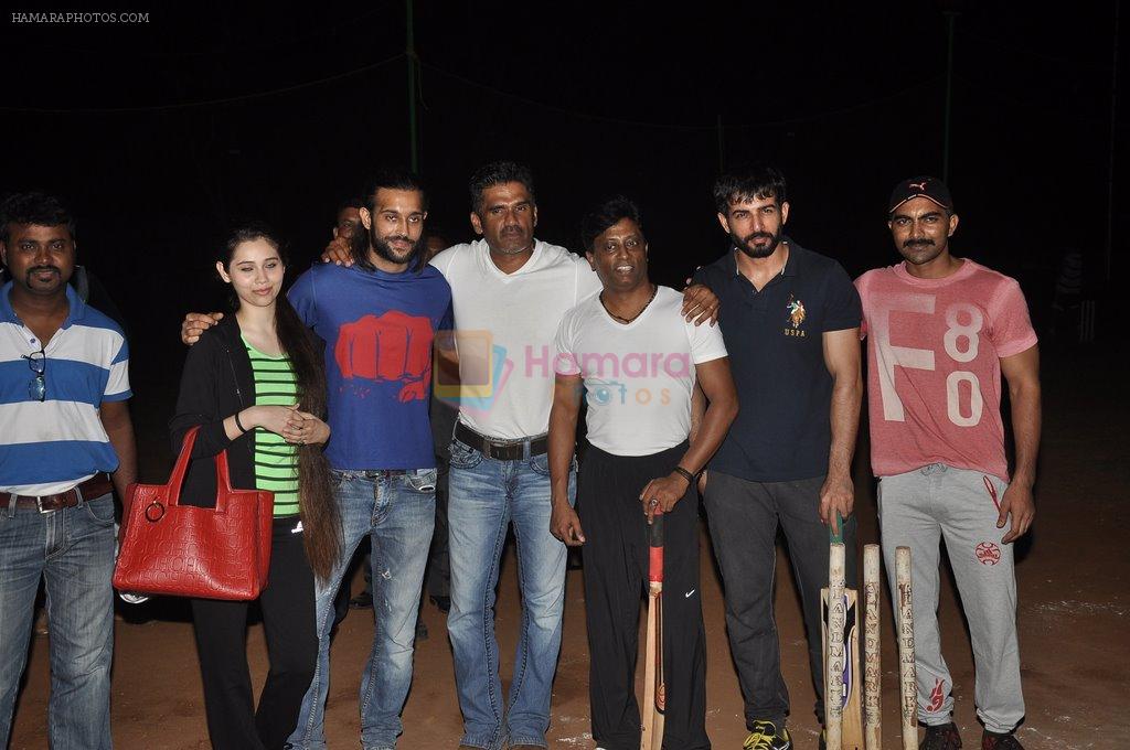 Sunil Shetty, Jay Bhanushali, Sasha Agha at celebrity cricket match in Juhu, Mumbai on 6th June 2014