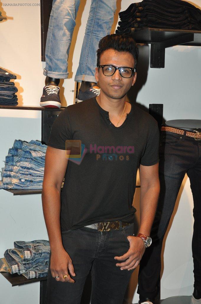 Abhijeet Sawant at Vero Moda in Santacruz, Mumbai on 11th June 2014