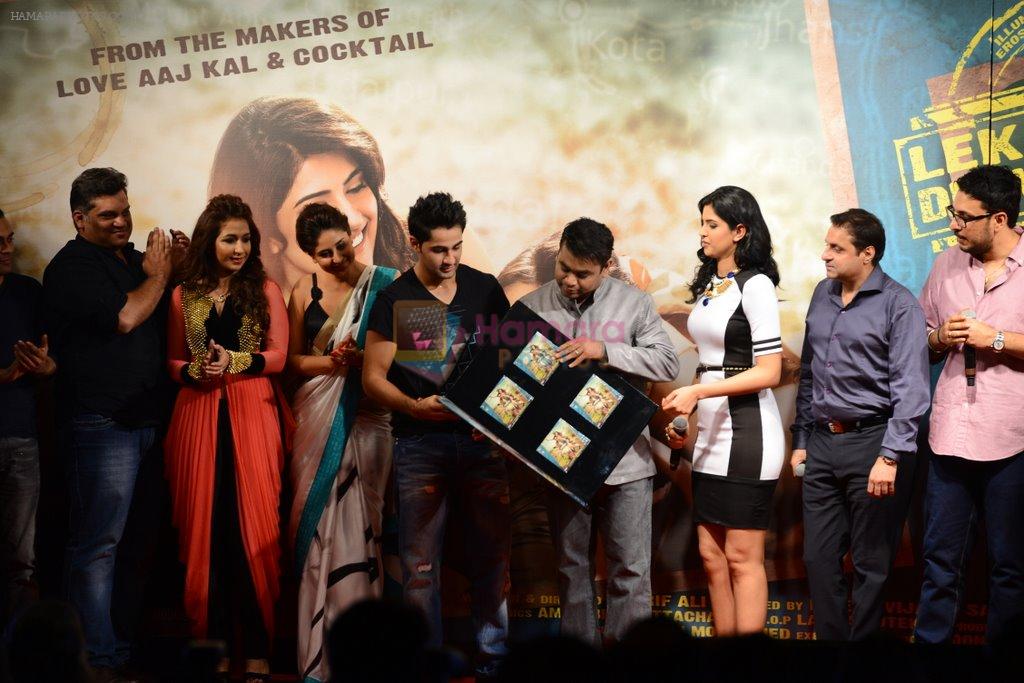 Armaan Jain, A R Rahman, Kareena Kapoor, Krishika Lulla, Deeksha Seth at the Audio release of Lekar Hum Deewana Dil in Mumbai on 12th June 2014