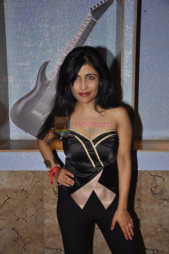 Shibani Kashyap at Pannu's album launch in Sheesha Lounge on 21st June 2014