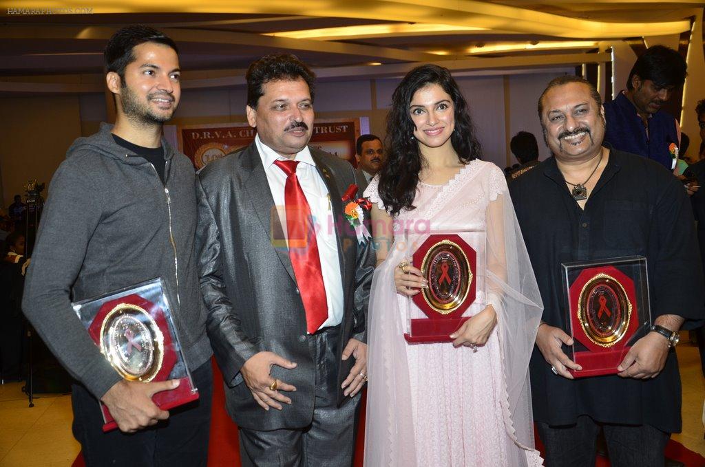 Leslie Lewis, Divya Kumar at RK Excellence Awards in NSCI, Mumbai on 22nd June 2014