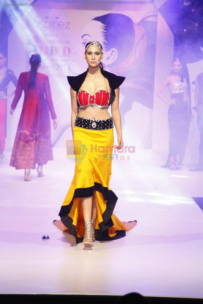 Prachi Mishra on the ramp for INIFD show in Bandra on 26th June 2014