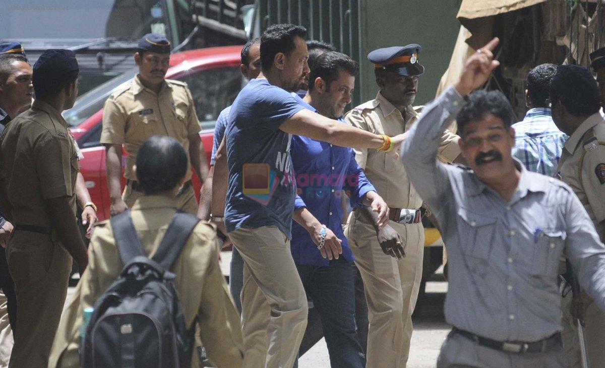 Salman Khan snapped at Sessions Court