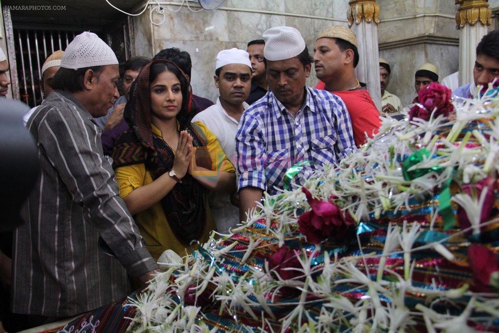 Vidya Balan visits Mahim Darga on 26th June 2014