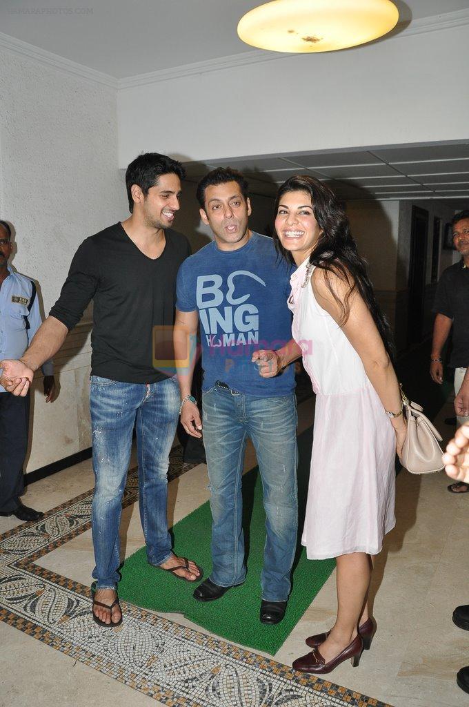 Salman Khan, Sidharth Malhotra, Jacqueline Fernandez at Sidharth Malhotra success bash at home in Mumbai on 28th June 2014