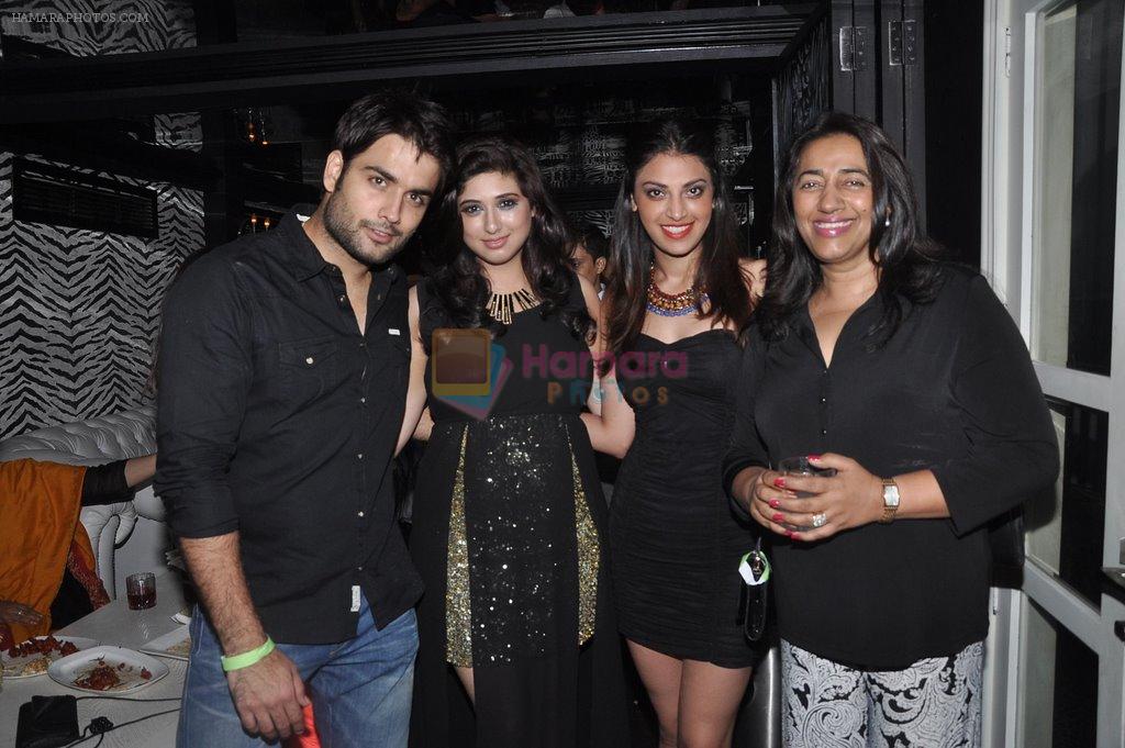 Vivian, Vahbiz, Anushka and Anu Ranjan at Vivian Dsena's birthday party in Villa 69, Mumbai on 28th June 2014