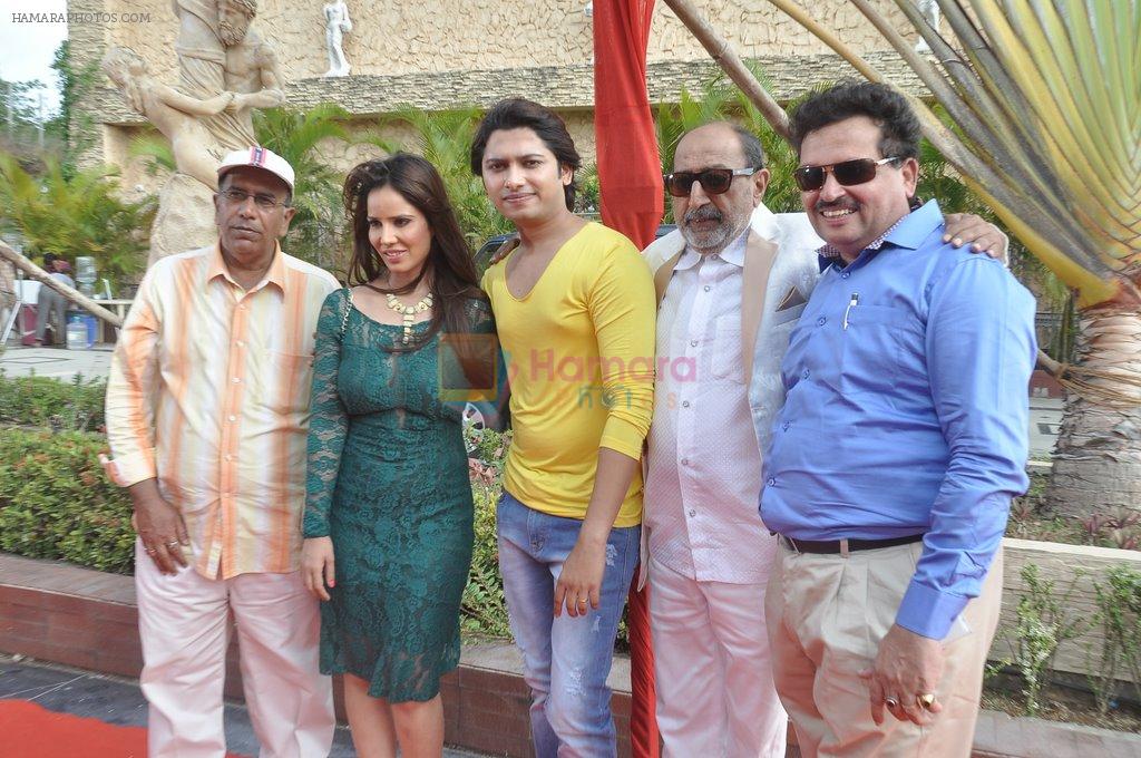 Surendra Varma, Priti Sharma, Sidhant Singh, Tinu Anand, Satyendra Thakur On location shooting of film Hume Toh Loot Liya in Mumbai on 30th June 2014