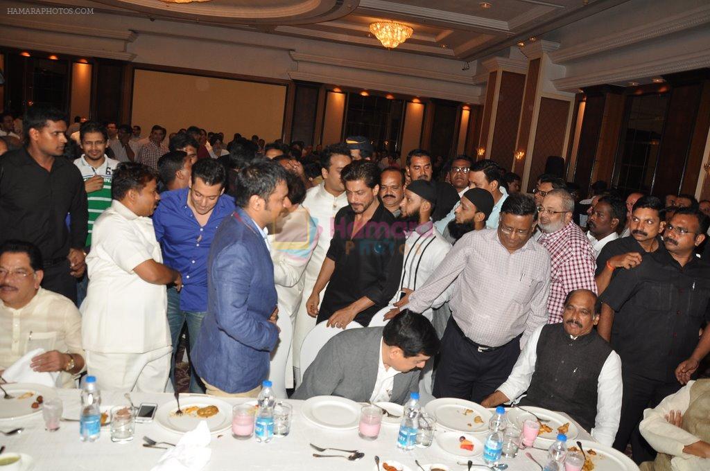 Salman Khan, Shahrukh Khan at Baba Siddiqui's iftar party in Mumbai on 6th July 2014