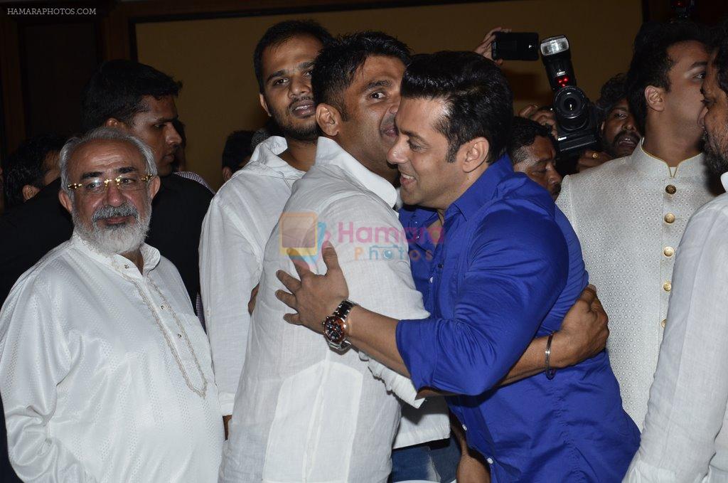 Salman Khan at Baba Siddiqui's iftar party in Mumbai on 6th July 2014