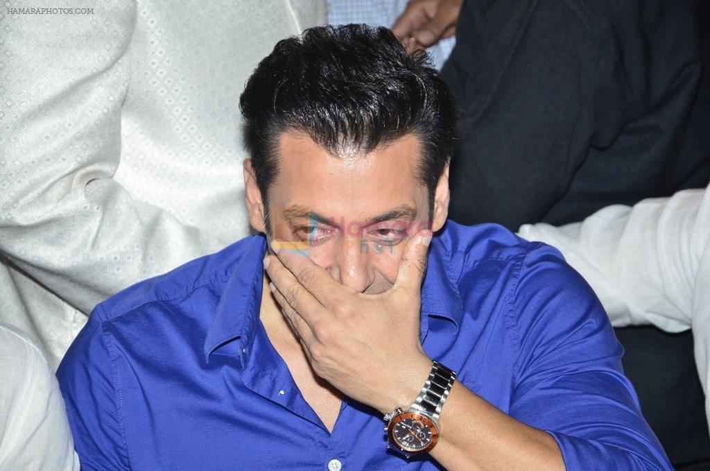 Salman Khan at Baba Siddiqui's iftar party in Mumbai on 6th July 2014