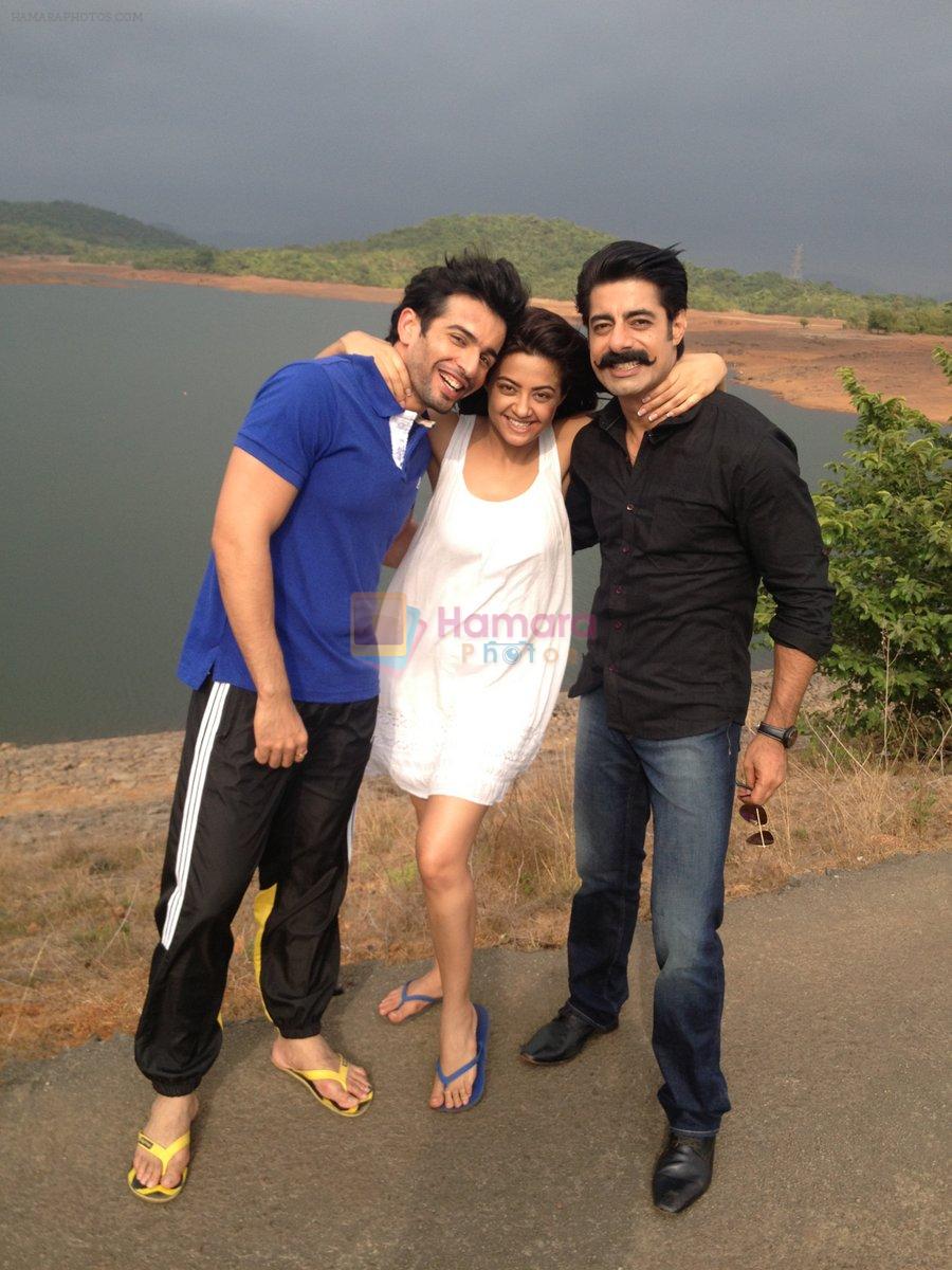 Surveen Chawla, Jay Bhanushali & Sushant Singh snapped On the sets of Hate Story 2 on 7th July 2014