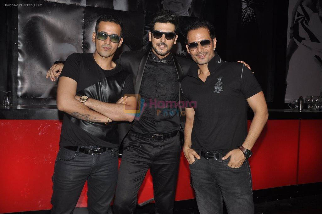 Zayed Khan, manmeet Gulzar, Harmeet Gulzar on location of film Sharafat Gayi Tel Lene in Andheri, Mumbai on 8th July 2014