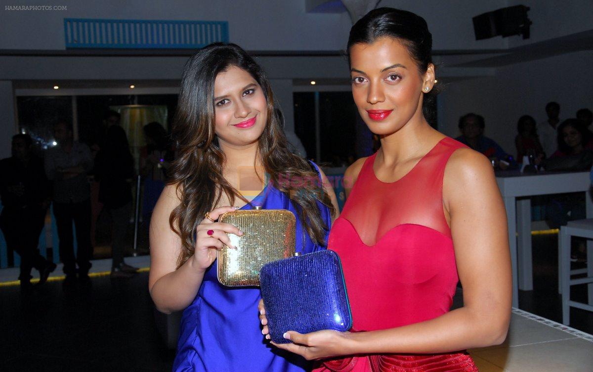 Manali Jagtap with Mugdha Godse at Manali Jagtap's Couture Bridal collection in Mumbai on 13th July 2014