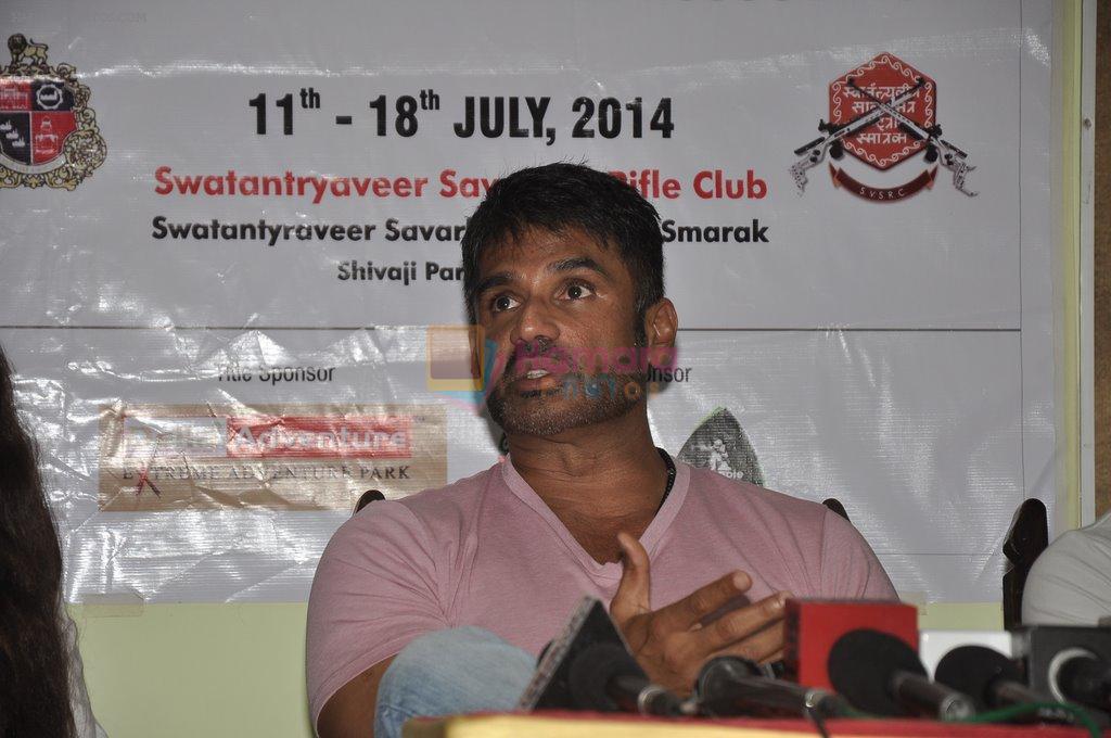 Sunil Shetty at Desi Kattey promotions in Shivaji Park, Mumbai on 14th July 2014