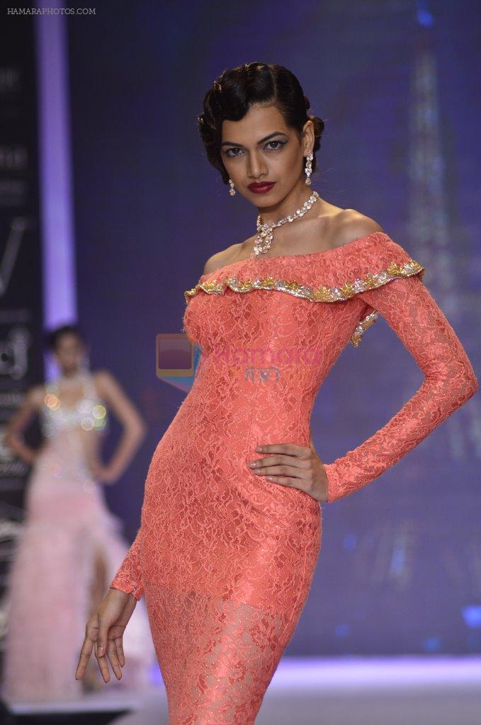 Model walks for Gitanjali show at IIJW 2014 in Grand Hyatt, Mumbai on 15th July 2014