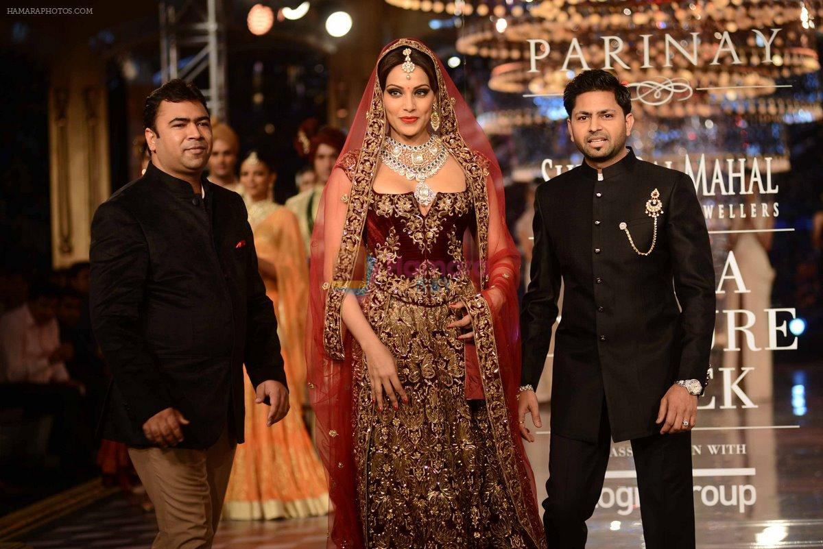 Bipasha Basu walk for Fashion Design Council of India presents Shree Raj Mahal Jewellers on final day of India Couture Week in Delhi on 20th July 2014