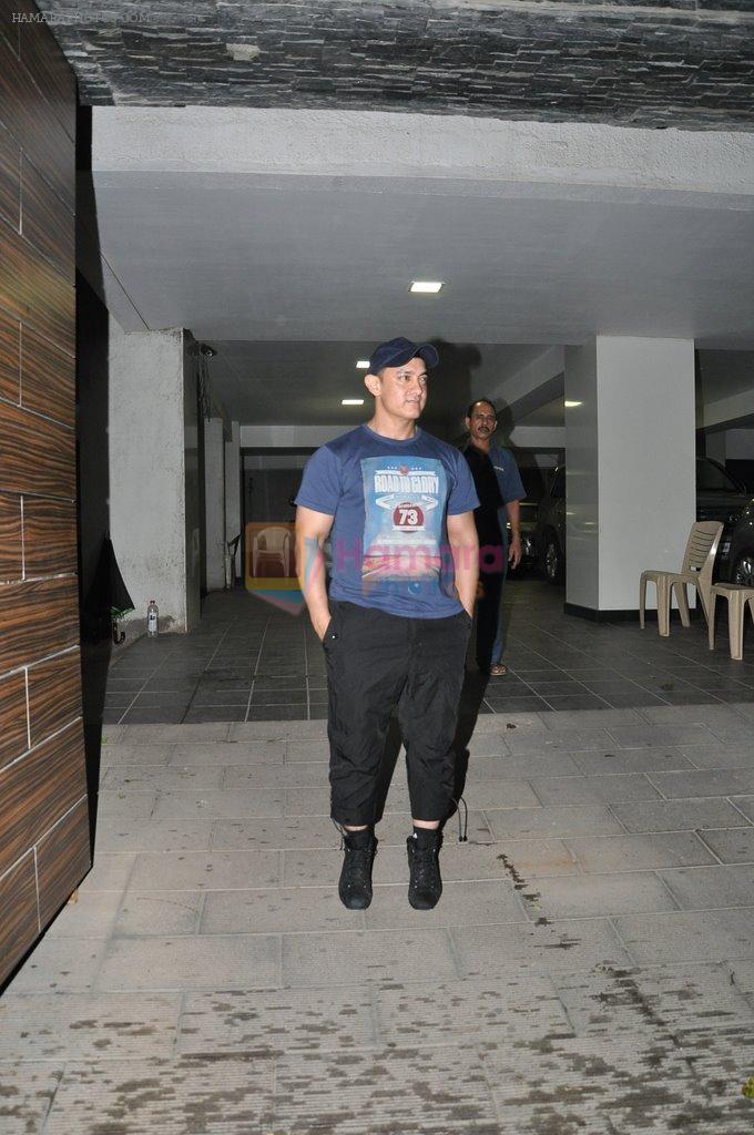 Aamir Khan hosts special dinner for Hrithik and Kunal Kapoor in Bandra, Mumbai on 20th July 2014