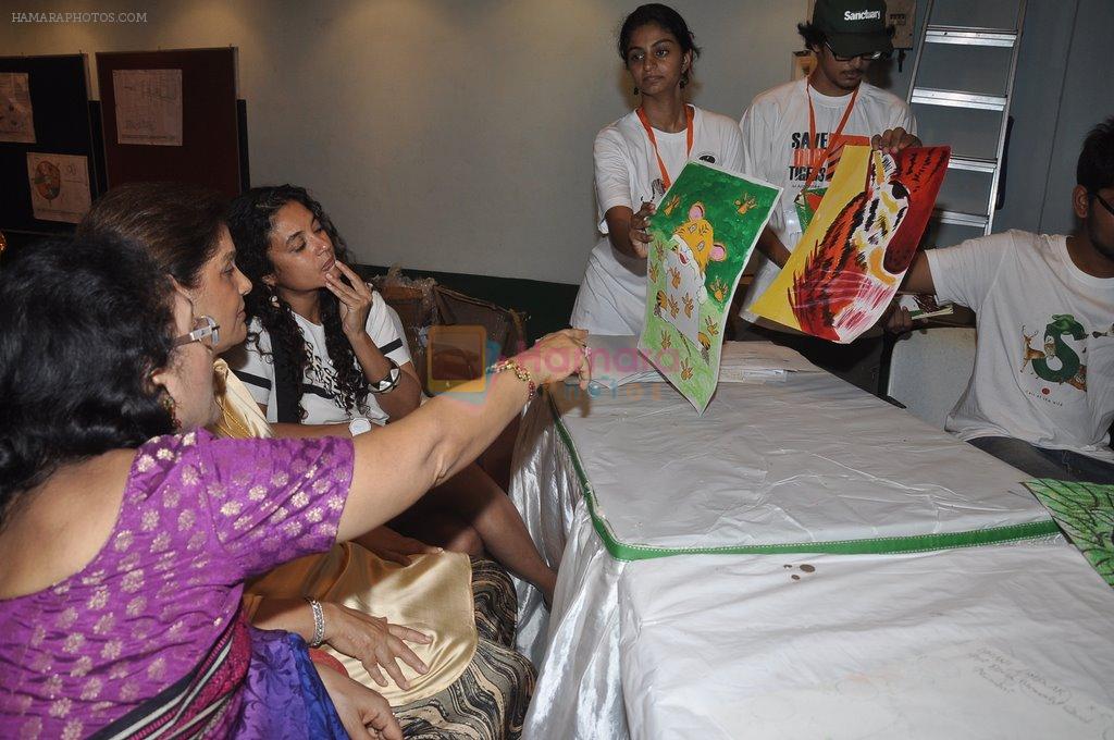 Maya Alagh, Naina Kanodia at NDTV Save The Tigers contest in Dharavi, Mumbai on 24th July 2014