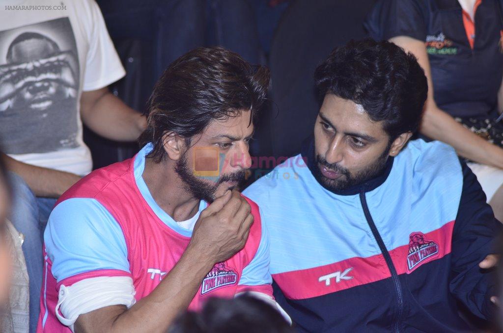 Shahrukh Khan , Abhishek Bachchan at Pro Kabbadi Match in NSCI on 26th July 2014