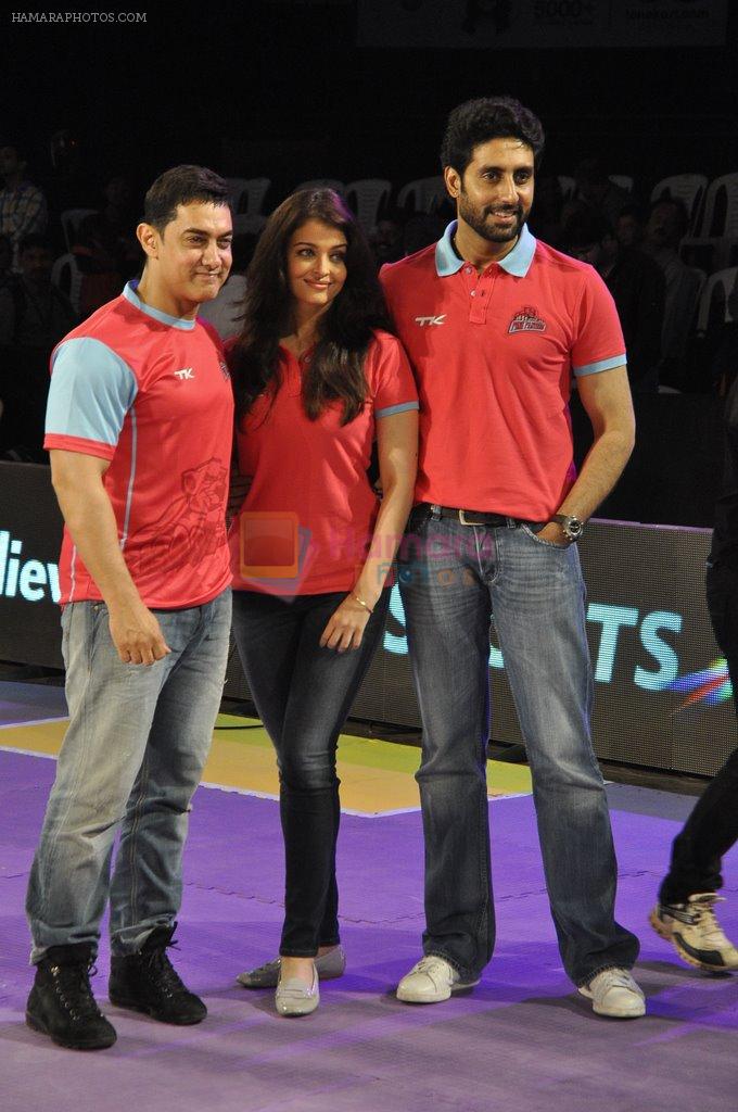 Aamir Khan, Aishwarya Bachchan , Abhishek Bachchan at Pro Kabbadi Match in NSCI on 26th July 2014