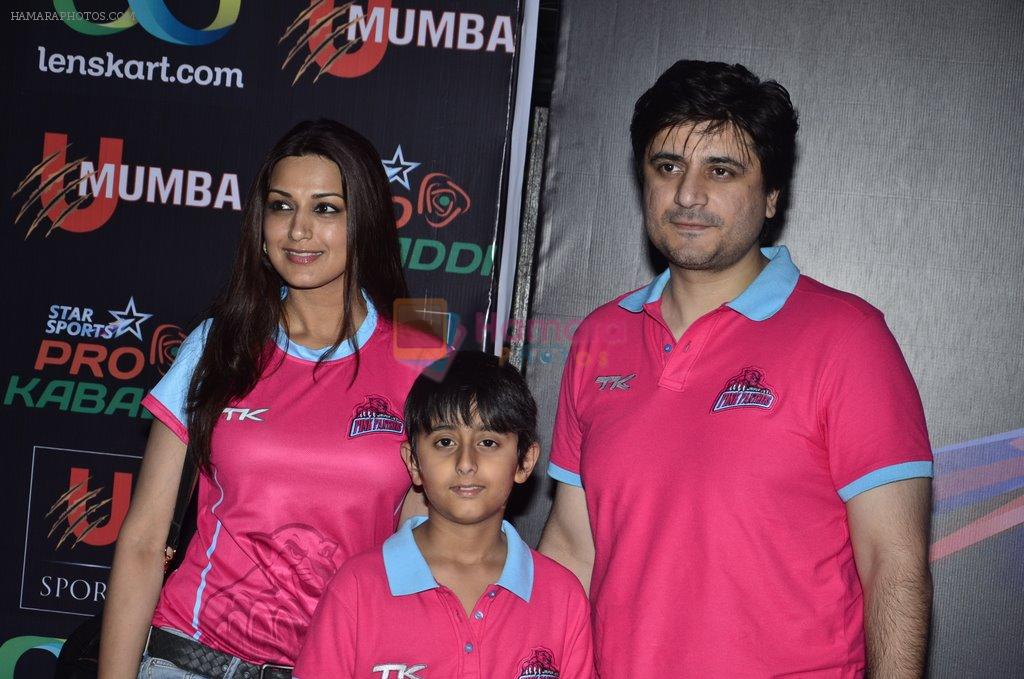 Sonali Bendre, Goldie Behl at Pro Kabbadi Match in NSCI on 26th July 2014