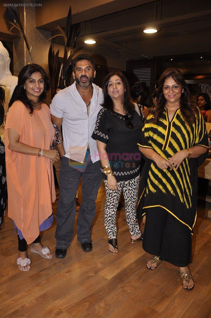 Sunil Shetty, Sharmilla Khanna at a Spicy Sangria Pop Up exhibition hosted by Shaan and Sharmilla Khanna in Mana Shetty's R House in Worli on 26th July 2014