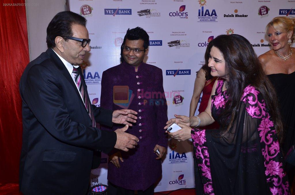 Dharmendra, Poonam Dhillon at IIAA Awards in Filmcity, Mumbai on 27th July 2014