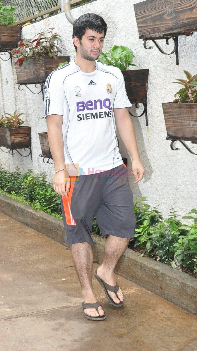 Sunny Deol's son snapped at the studio on 1st Aug 2014