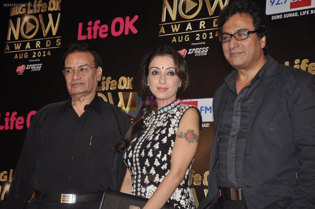 Madhurima Nigam, Talat Aziz at Life Ok Now Awards in Mumbai on 3rd Aug 2014