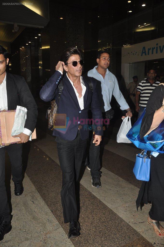 Shahrukh Khan snapped at Mumbai  domestic airport on 9th Aug 2014