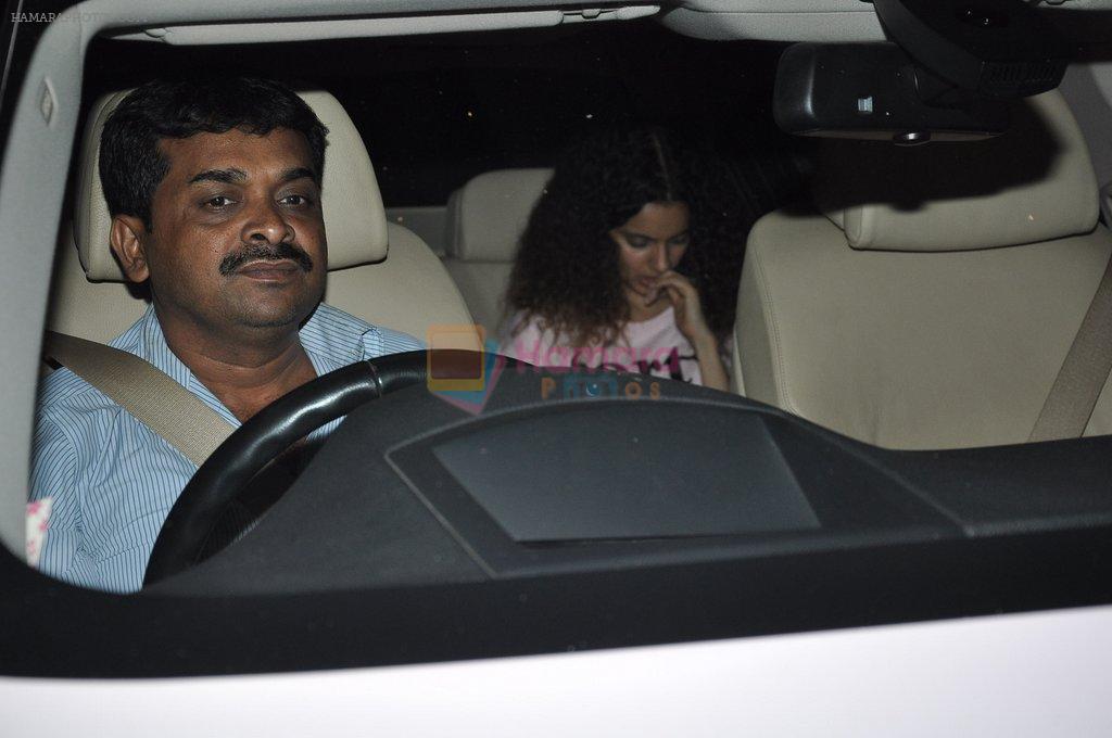 Kangana Ranaut snapped outside Manish Malhotra's house in Mumbai on 11th Aug 2014