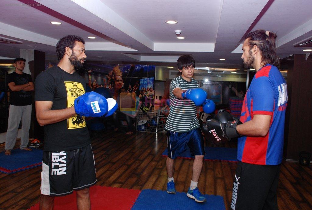 Vivaan Shah, Akhil Kapur at Gold Gym introduces Wolverine workout in Bandra, Mumbai on 12th Aug 2014