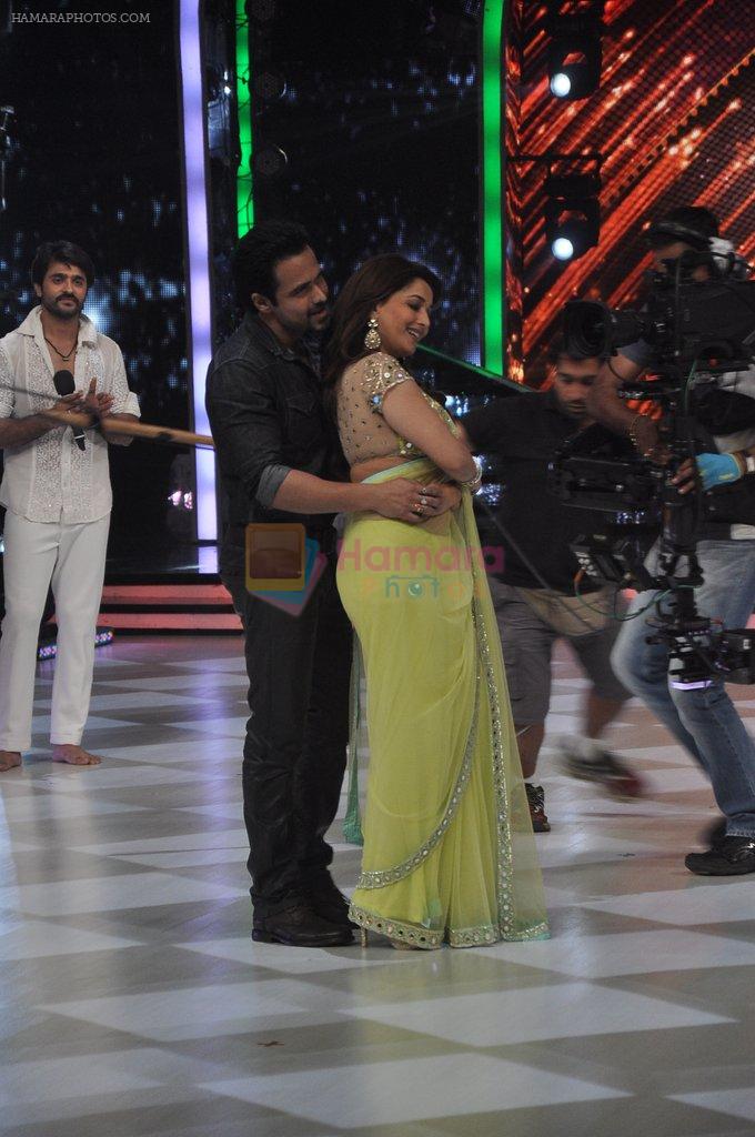 Emraan Hashmi, Madhuri Dixit promotes Raja Natwarlal on the sets of Jhalak Dikhla Jaa Season 7 in Filmcity on 12th Aug 2014